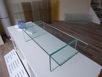Glasmöbel im Showroom