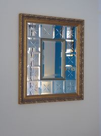 Spiegel mit Facettenschliff in kunstvollem Rahmen